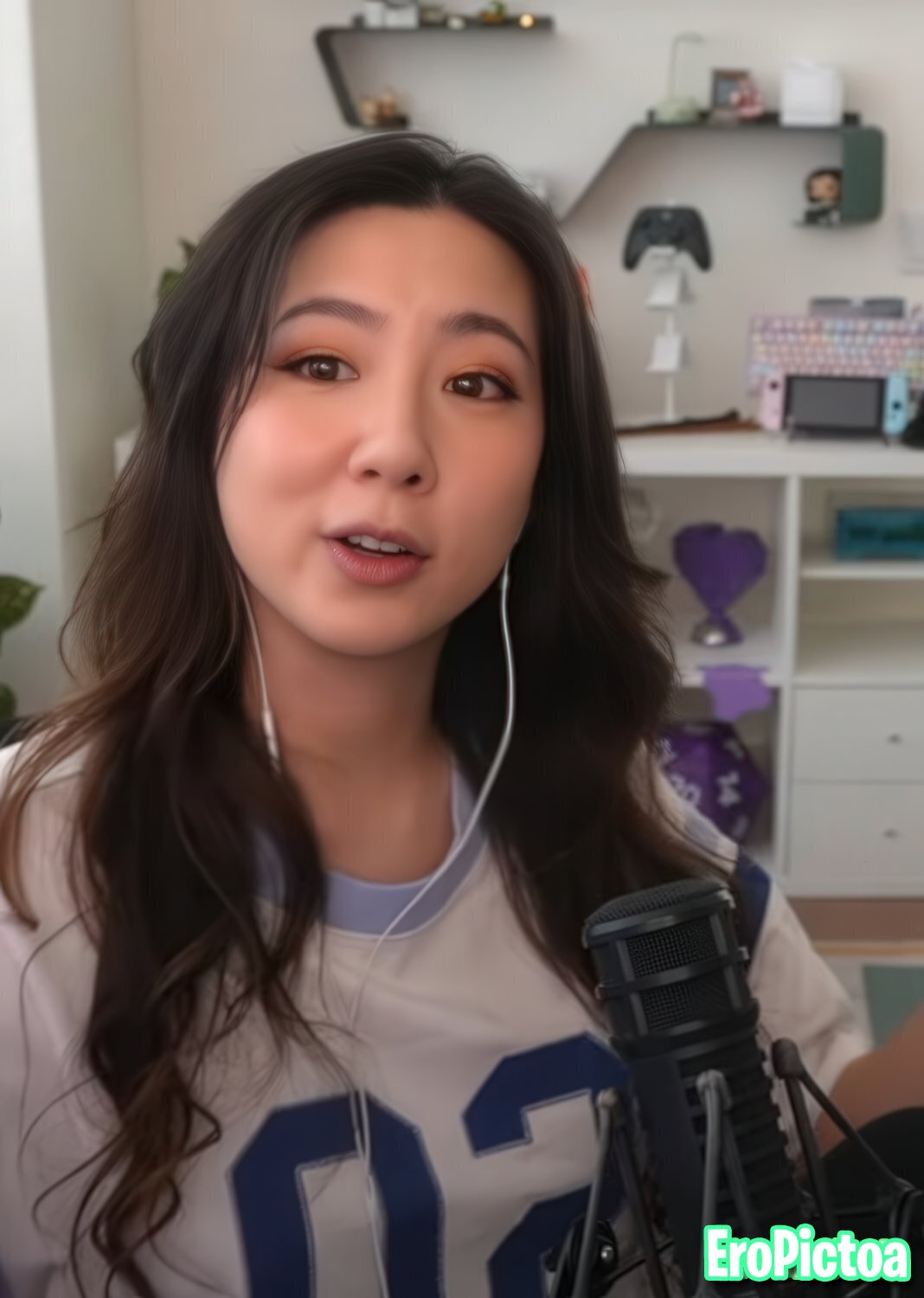 Fuslie [11] photo featuring streamer - Part 45