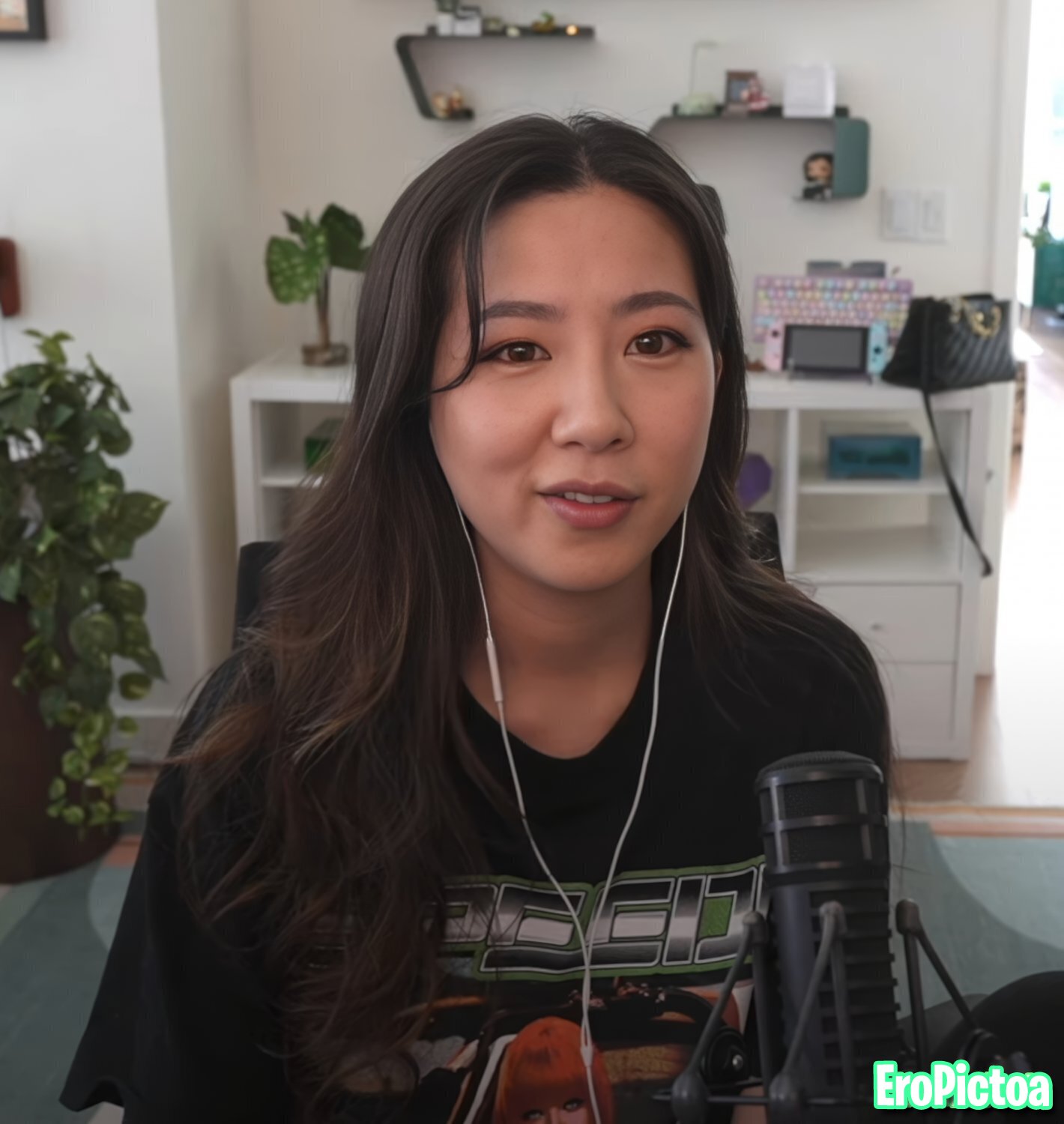 Fuslie [11] photo featuring american - Part 59