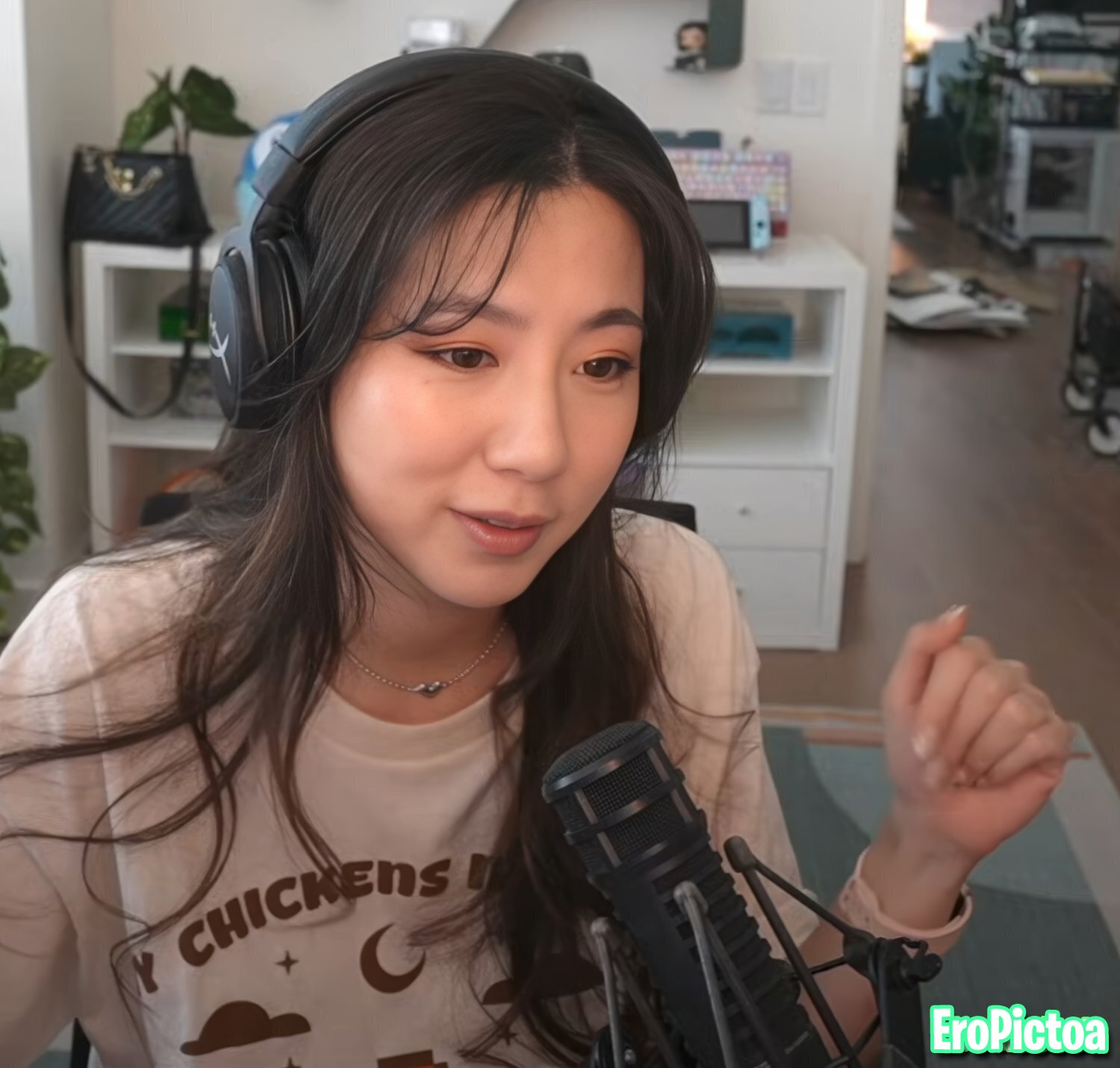 Fuslie [11] photo featuring streamer - Part 93