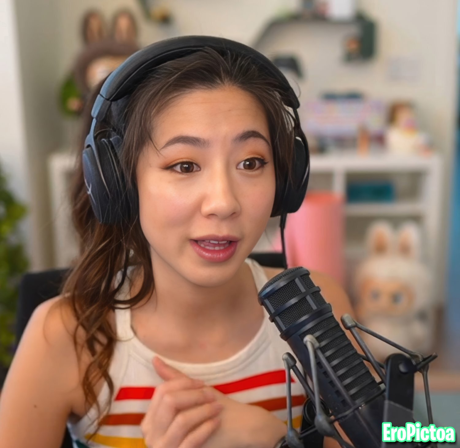 Fuslie [15] photo featuring twitch streamer - Part 27