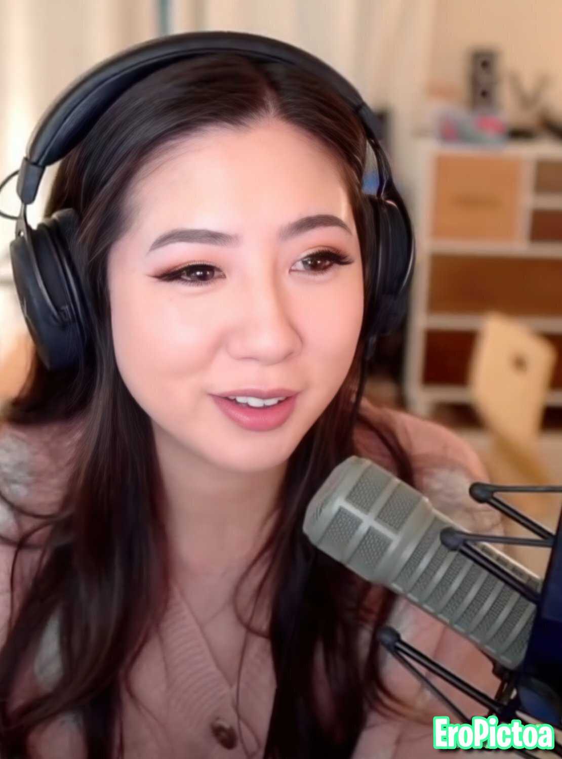 Fuslie [10] photo featuring long hair - Part 25