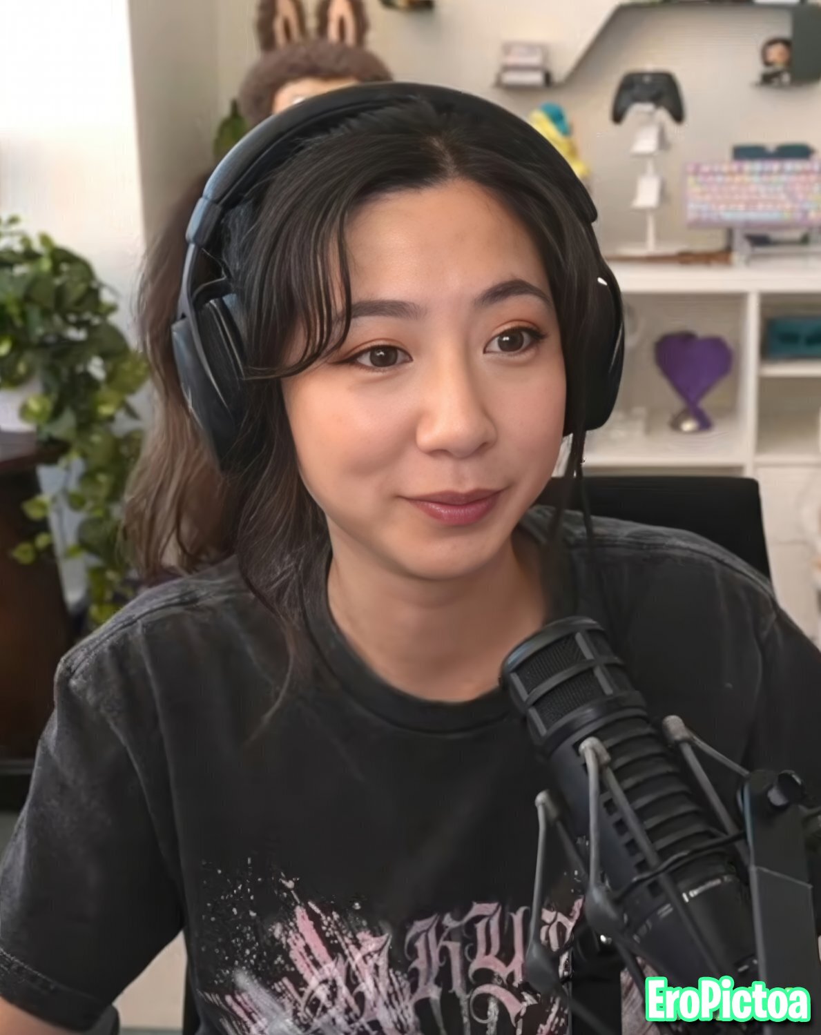 Fuslie [14] photo featuring chinese