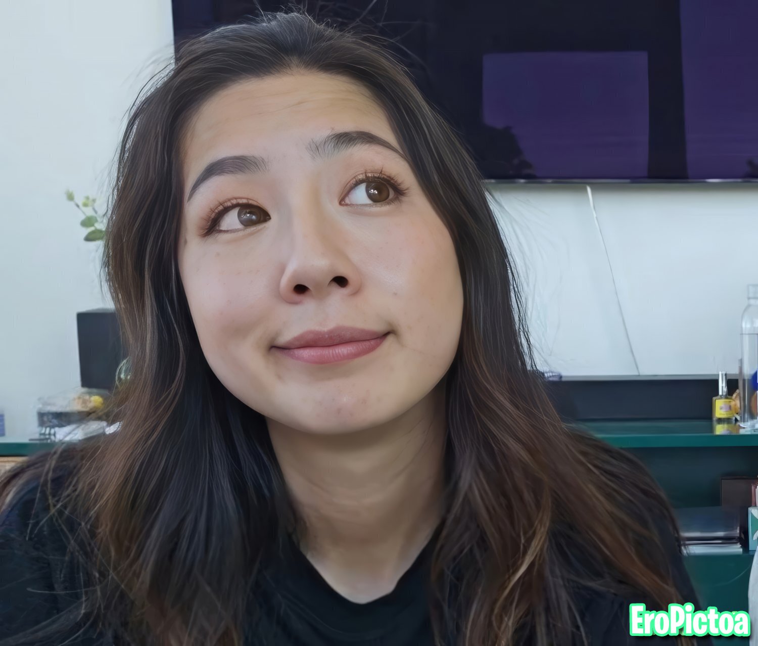Fuslie [14] photo featuring brunette