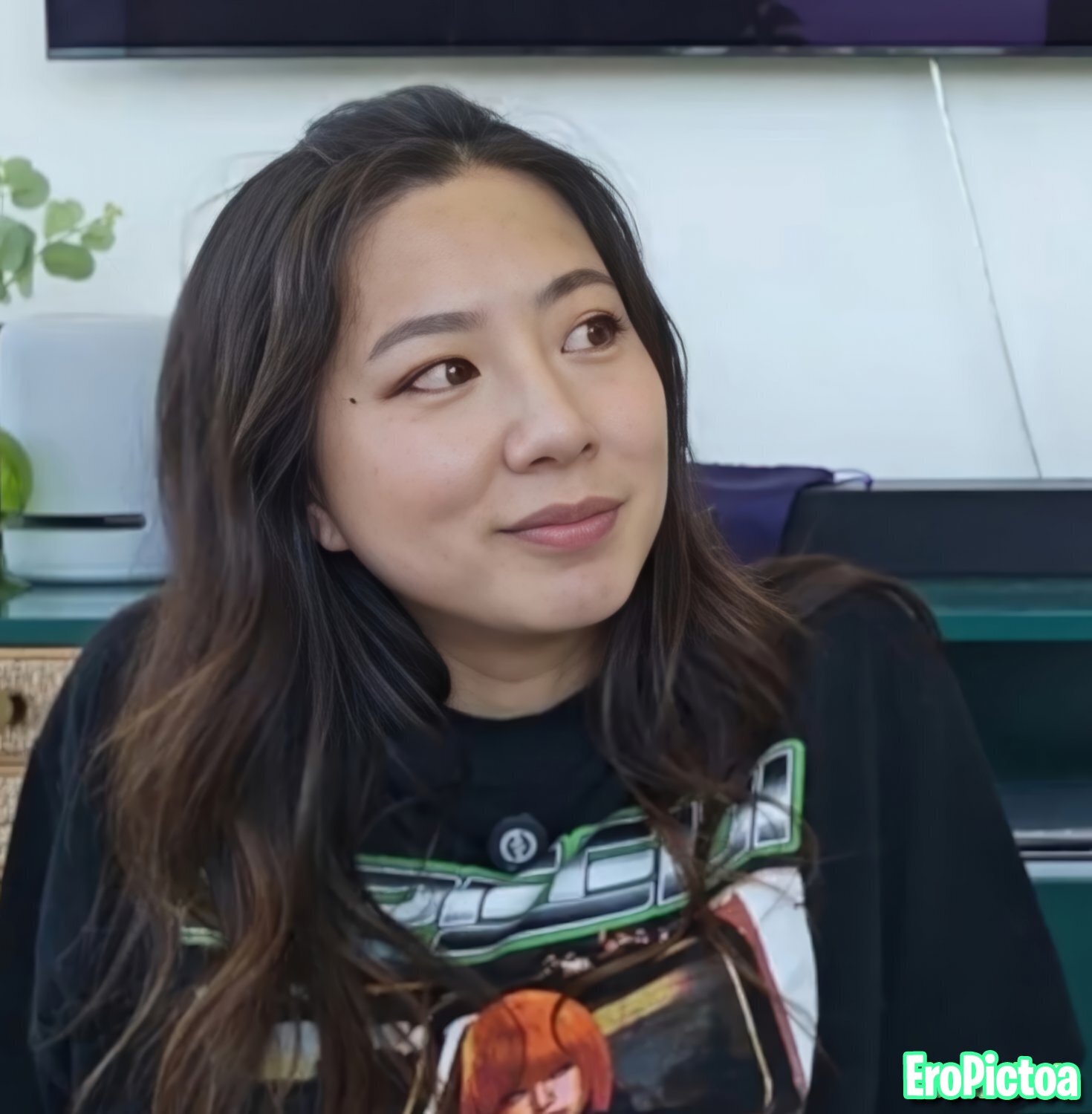 Fuslie [14] photo featuring petite