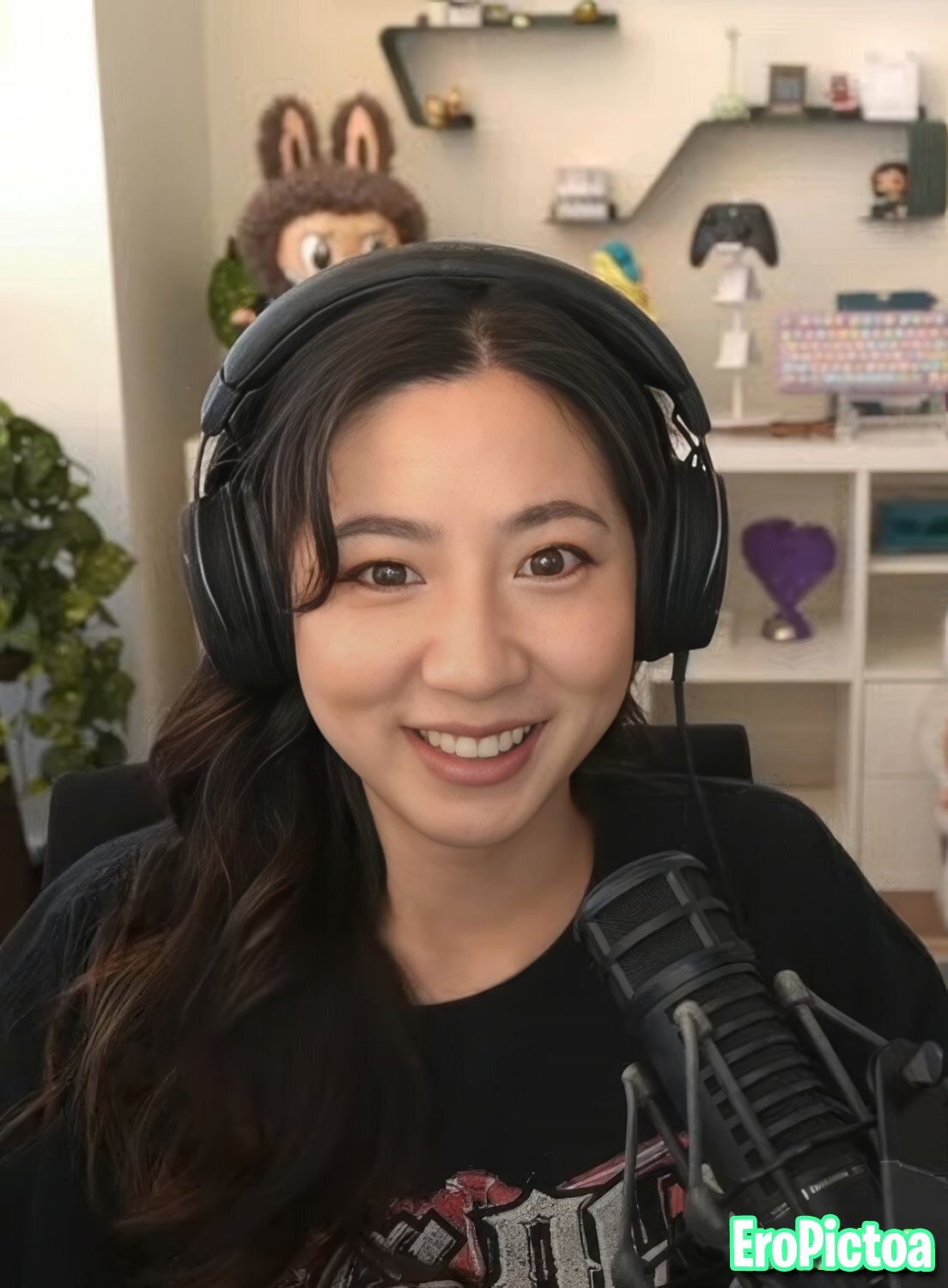 Fuslie [14] photo featuring PRK69420