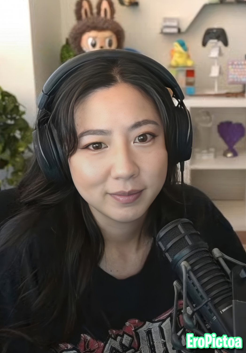 Fuslie [14] photo featuring asian