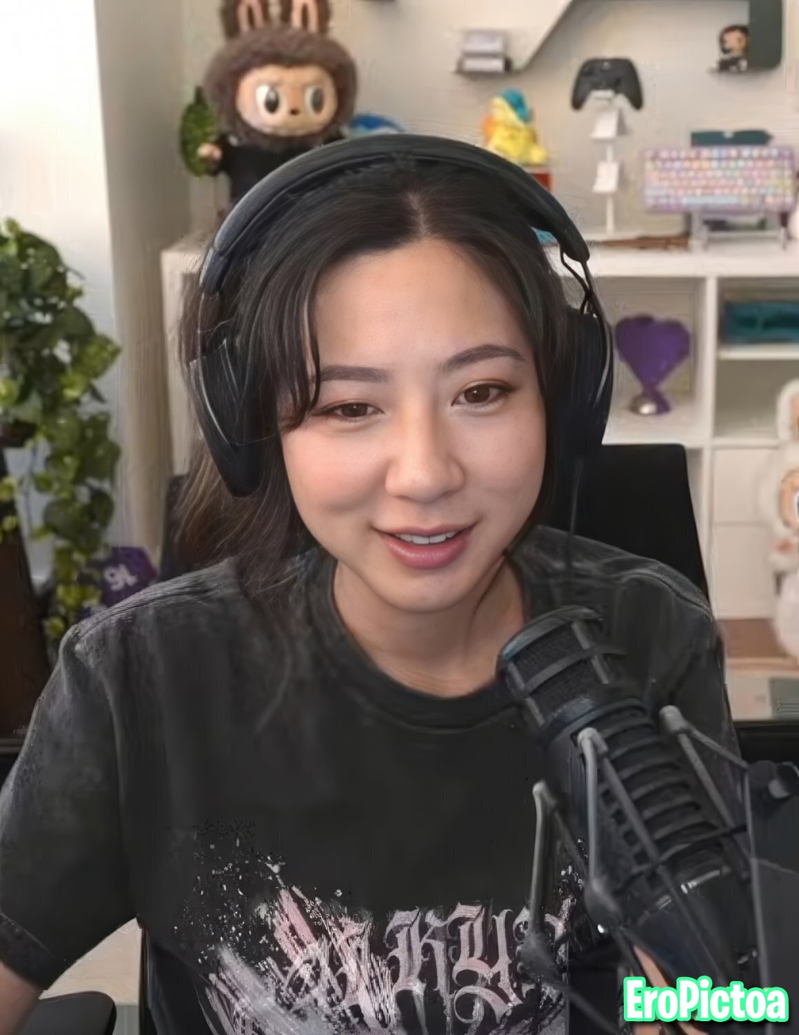 Fuslie [14] photo featuring twitch streamer
