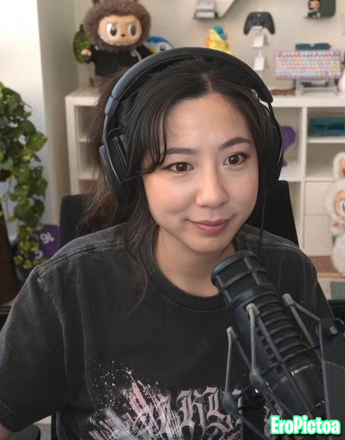 Fuslie [14] photo featuring youtuber