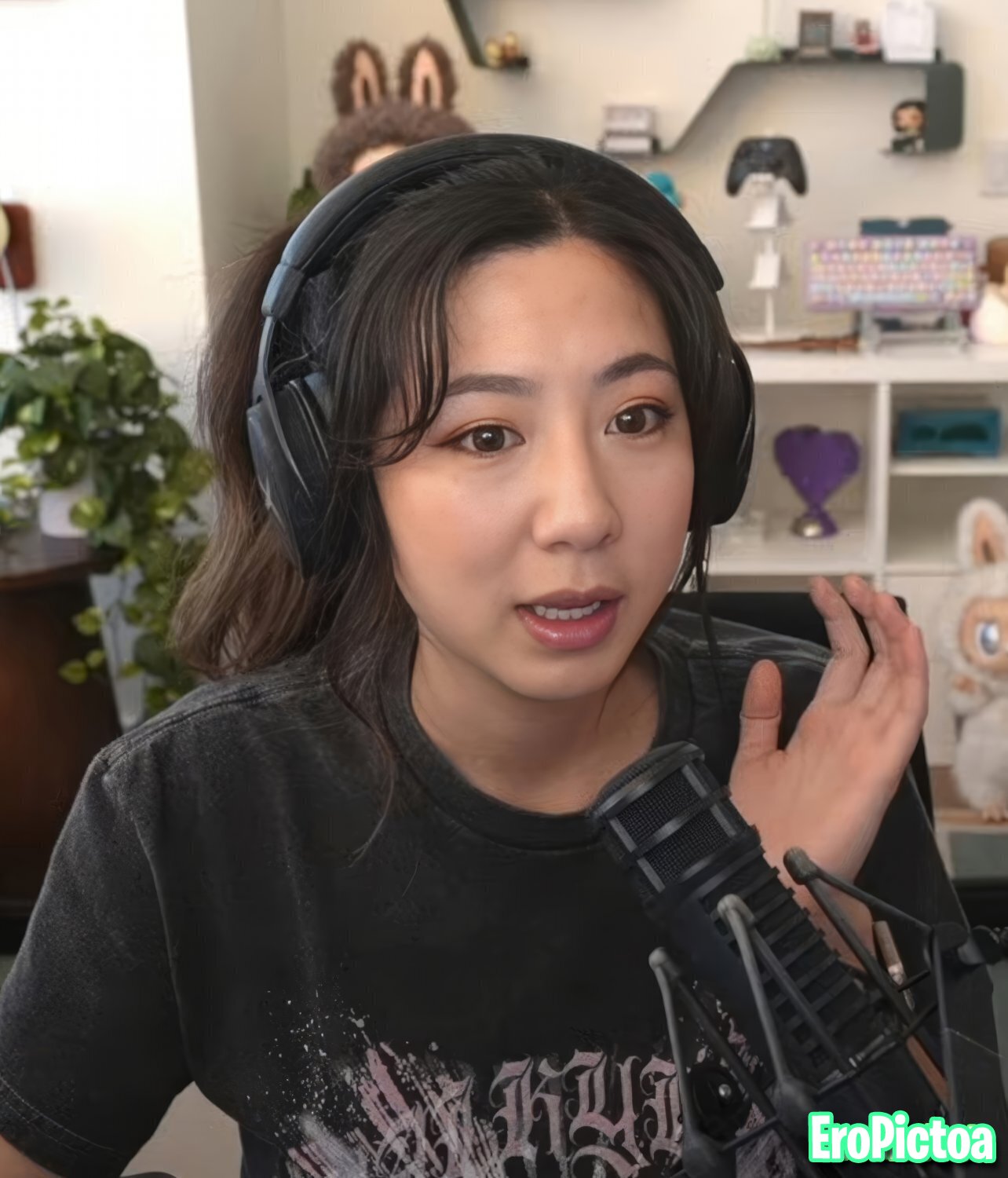 Fuslie [14] photo featuring chinese