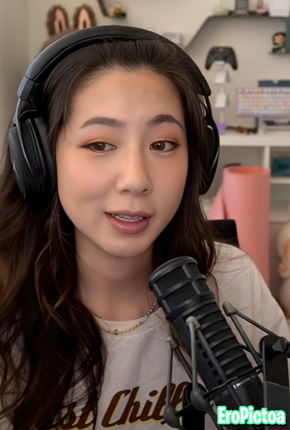 Fuslie [14] photo featuring PRK69420