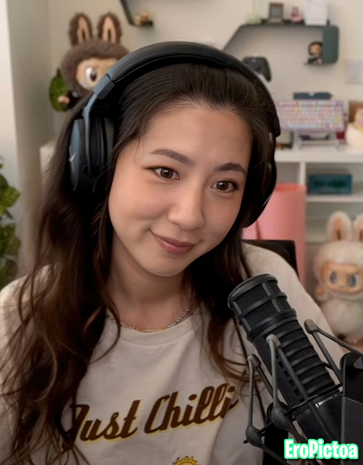 Fuslie [14] photo featuring chinese