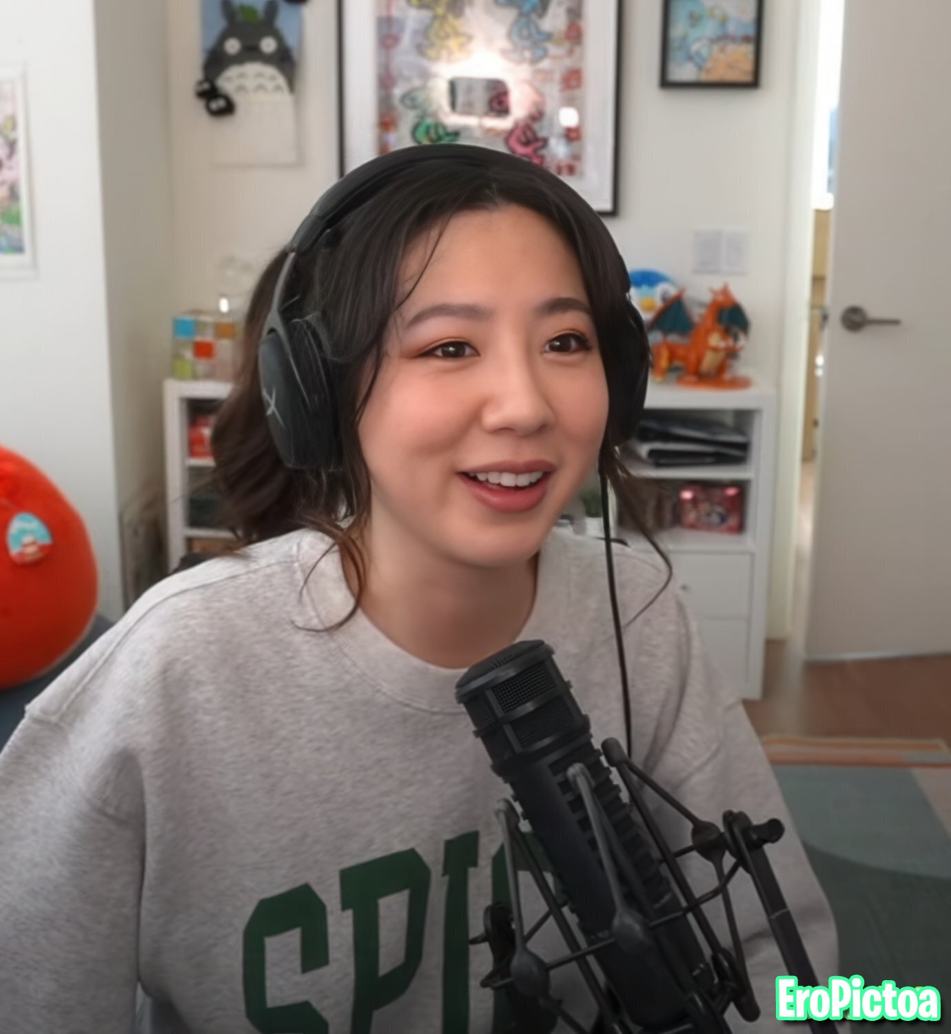 Fuslie [6] photo featuring twitch streamer - Part 35