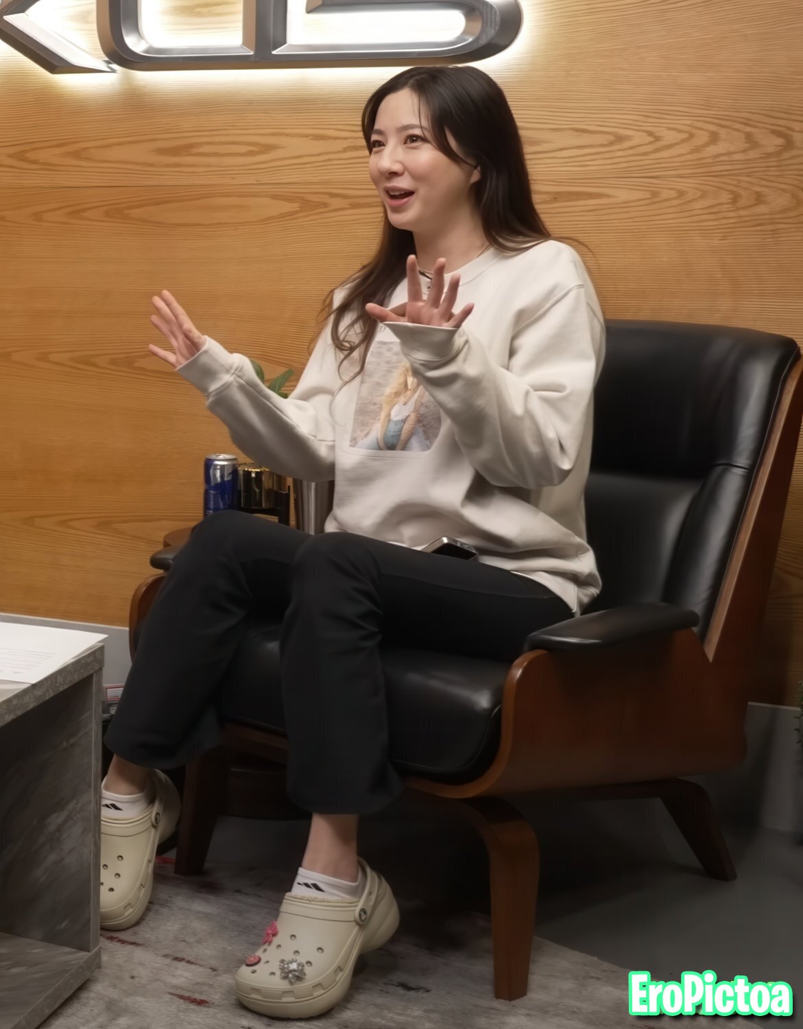 Fuslie [6] photo featuring brunette - Part 51