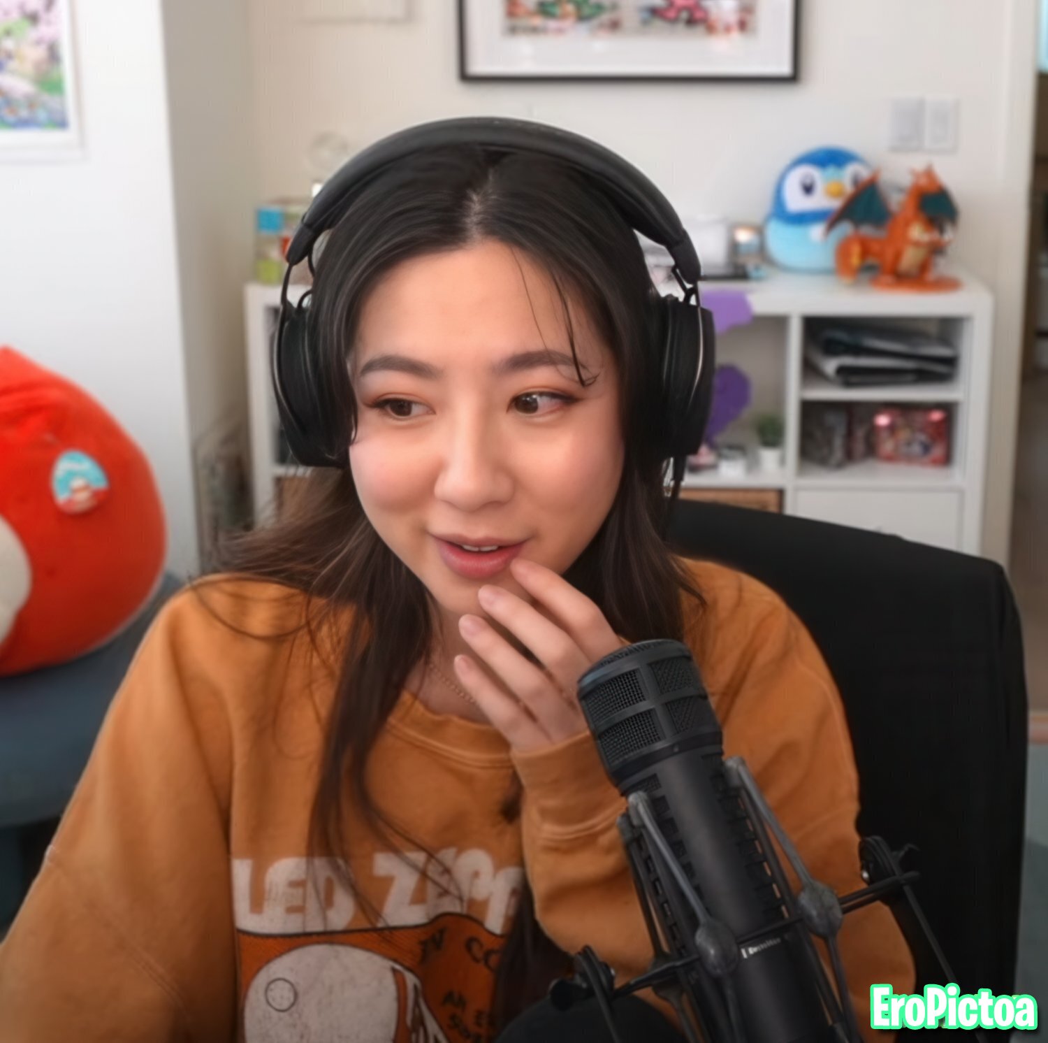 Fuslie [6] photo featuring long hair - Part 66