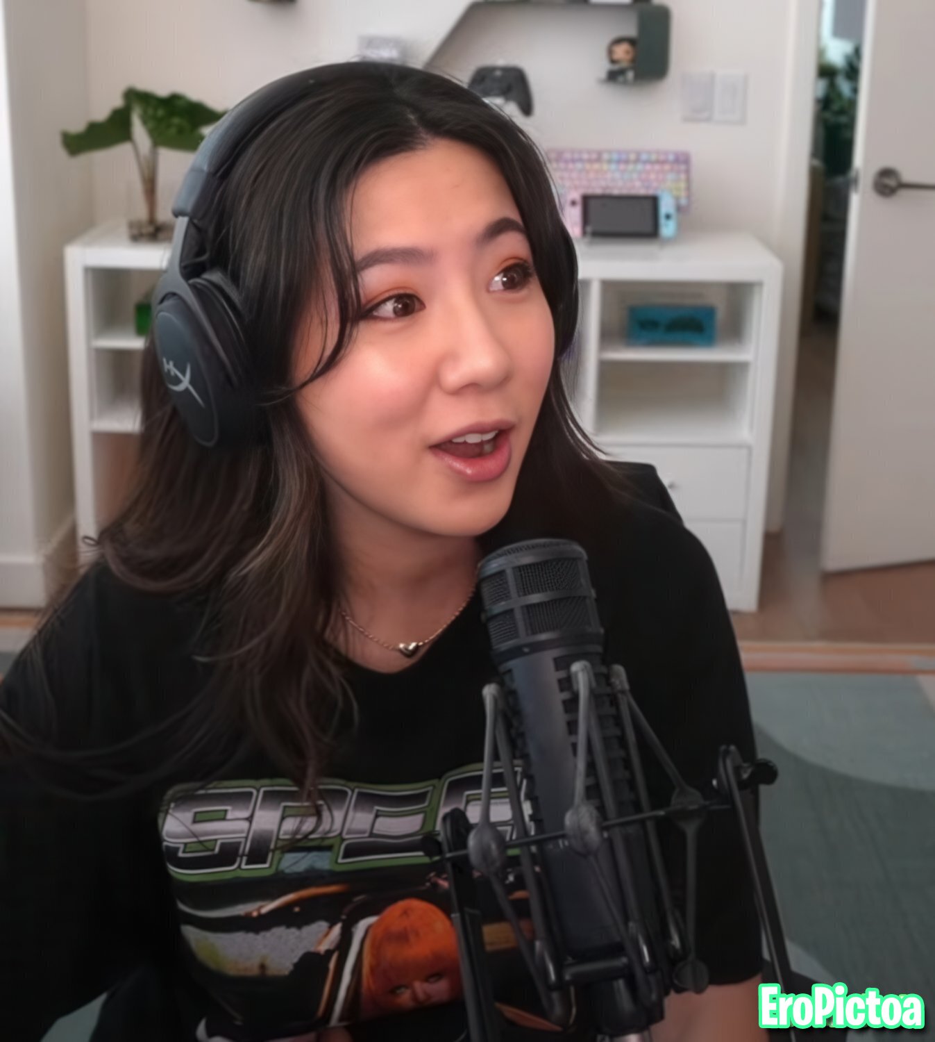 Fuslie [6] photo featuring streamer - Part 75