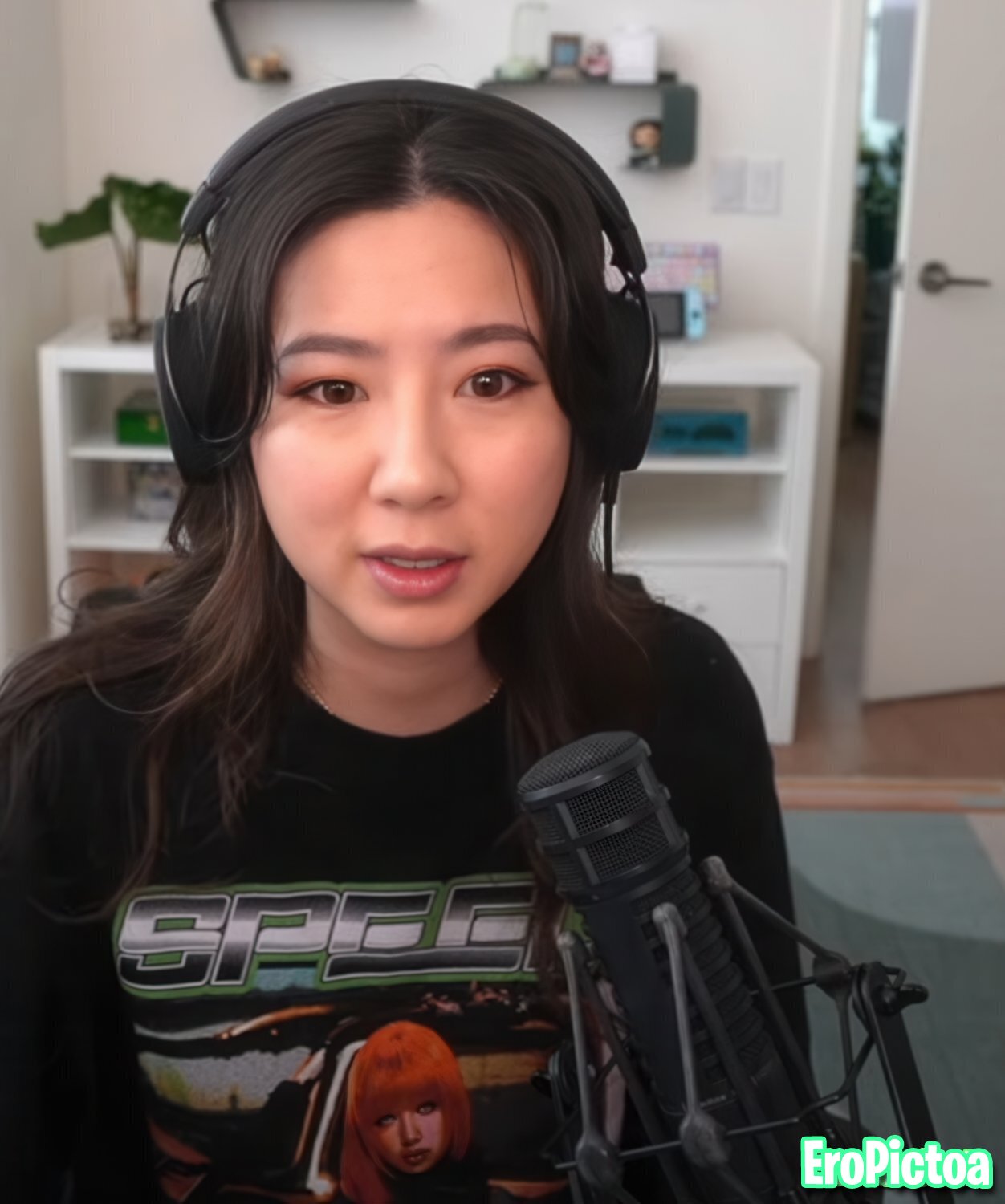 Fuslie [6] photo featuring twitch - Part 76