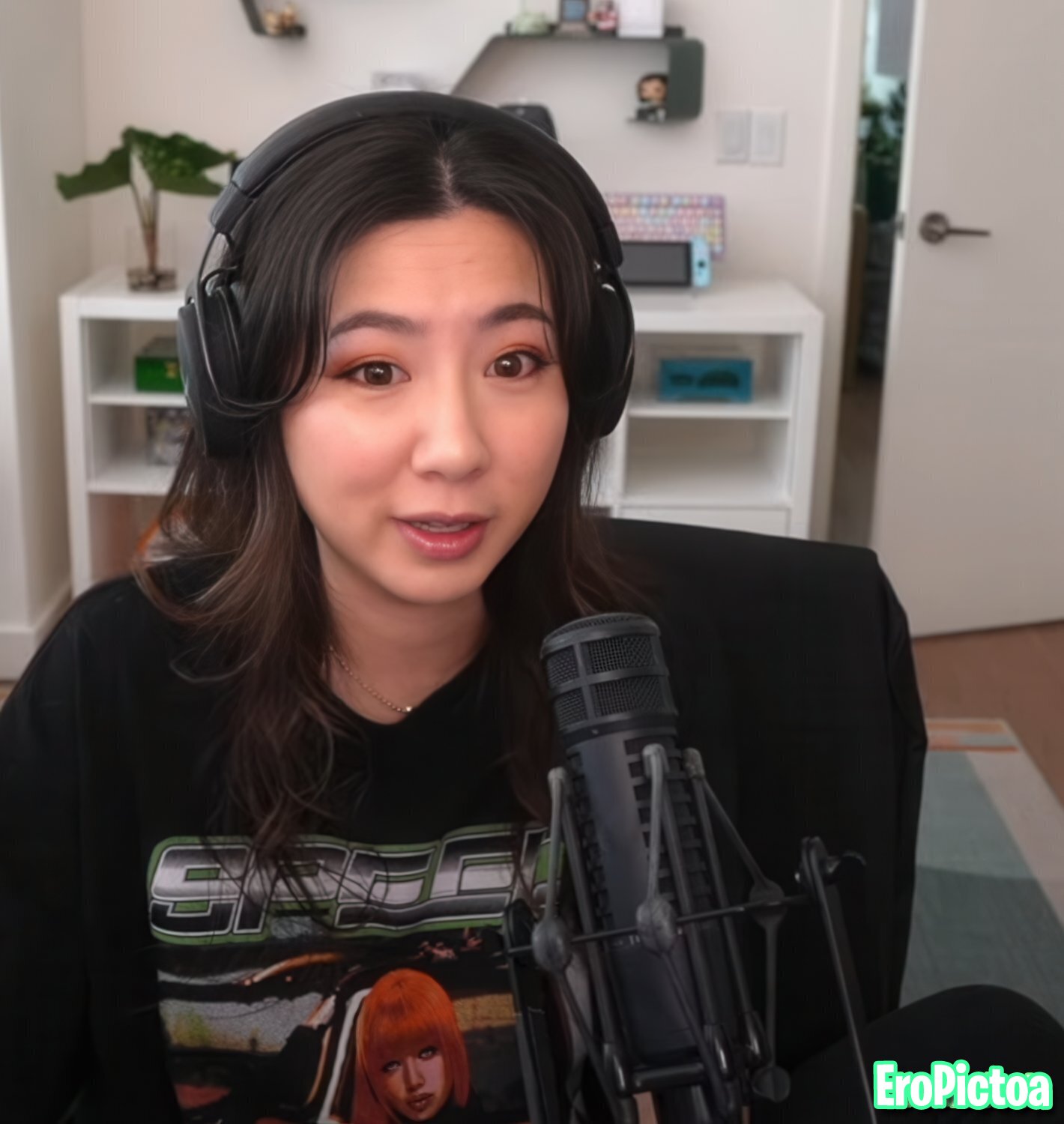 Fuslie [6] photo featuring brunette - Part 79