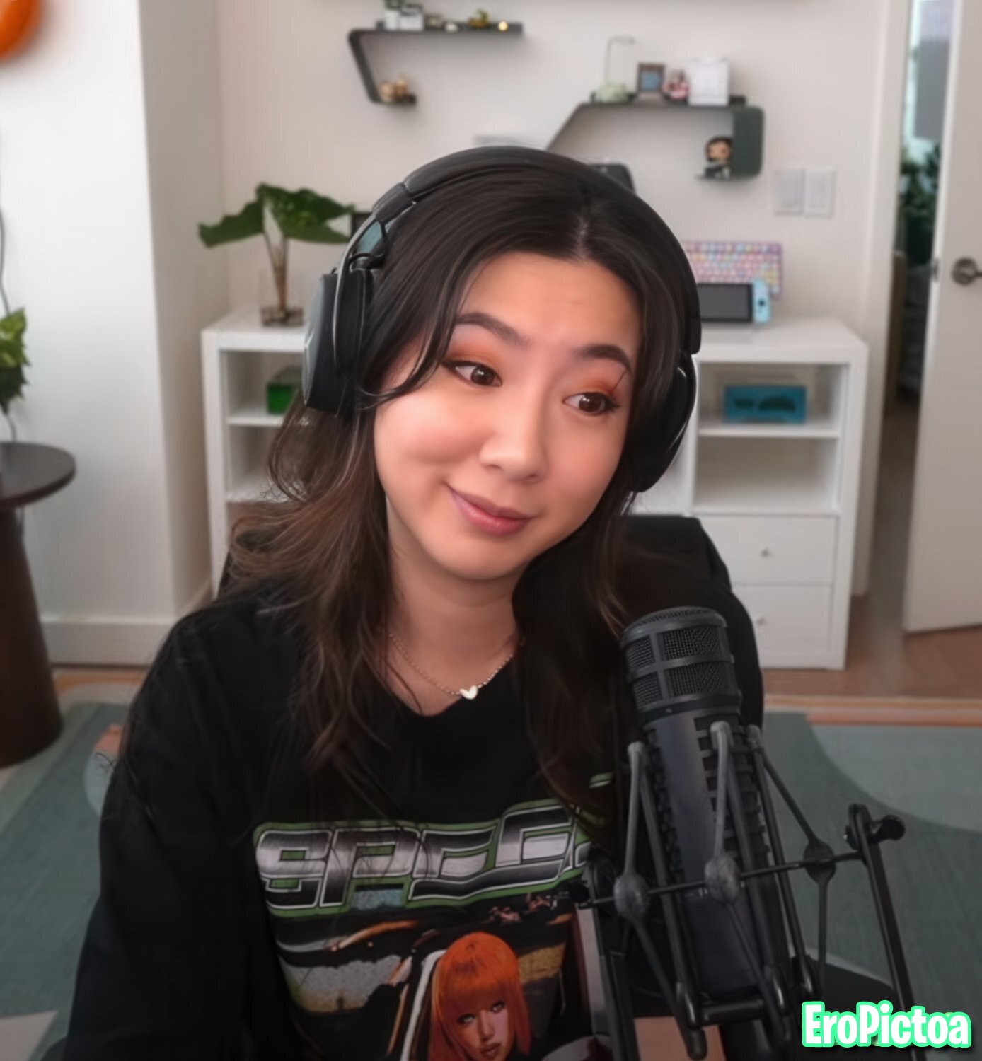 Fuslie [6] photo featuring perky - Part 82