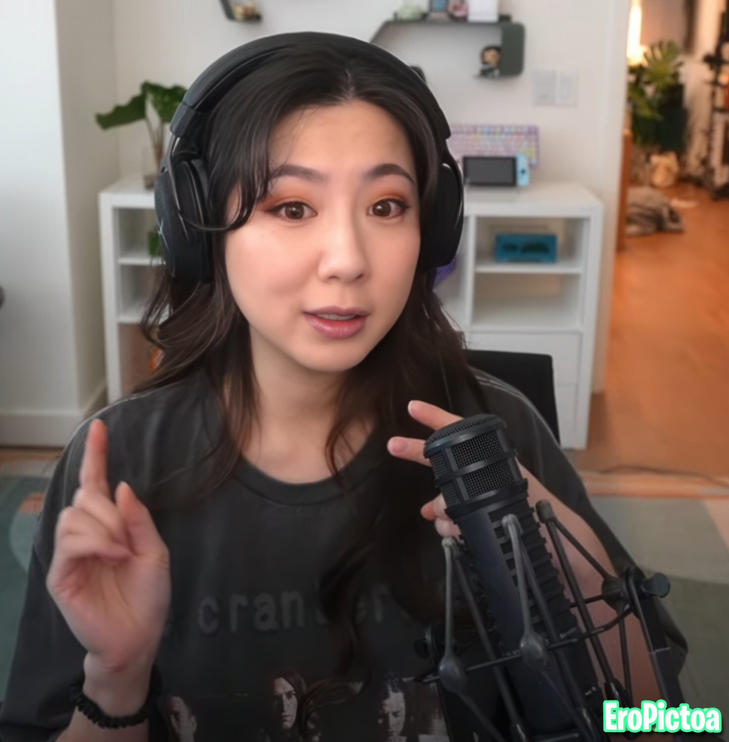 Fuslie [6] photo featuring streamer - Part 89