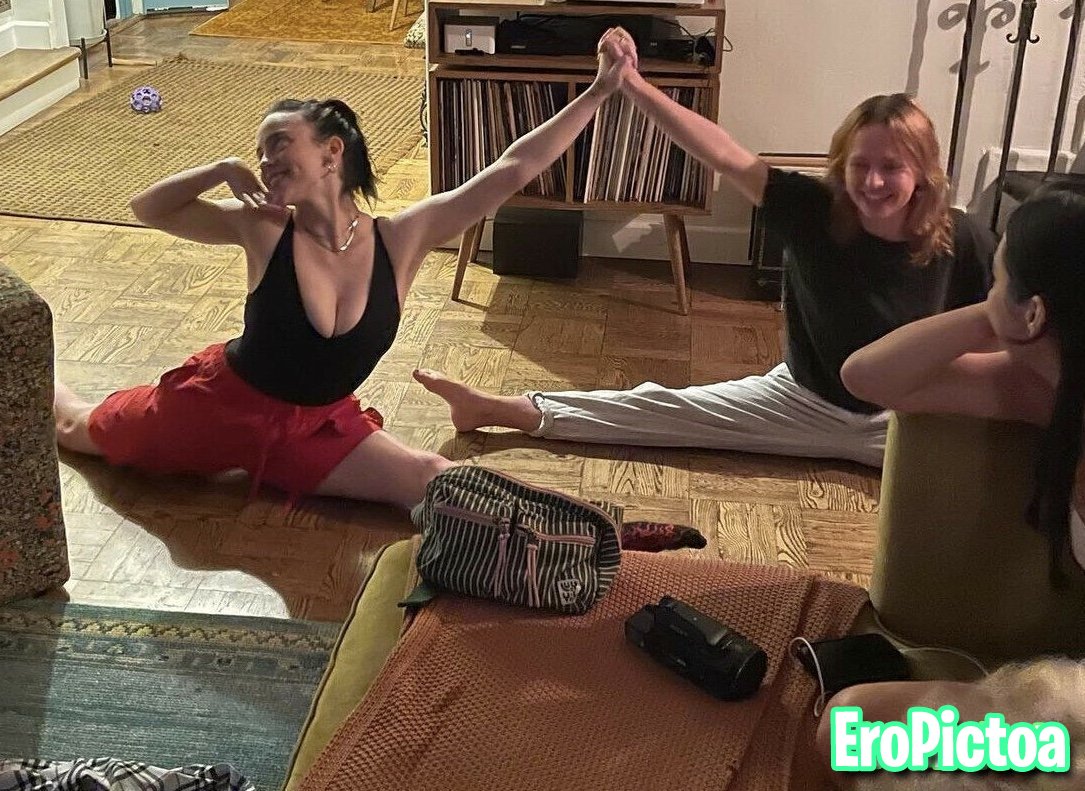 Billie eilish vs nicki minaj photo - Part 24