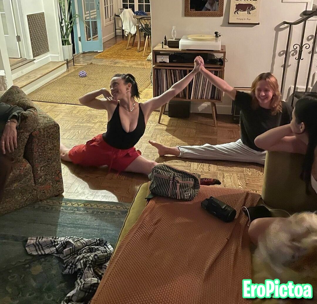 Billie eilish vs nicki minaj photo - Part 25