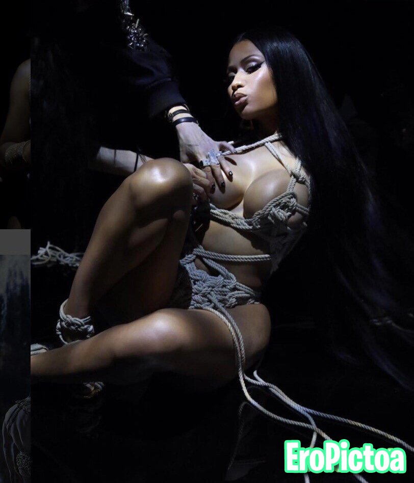 Billie eilish vs nicki minaj photo - Part 6