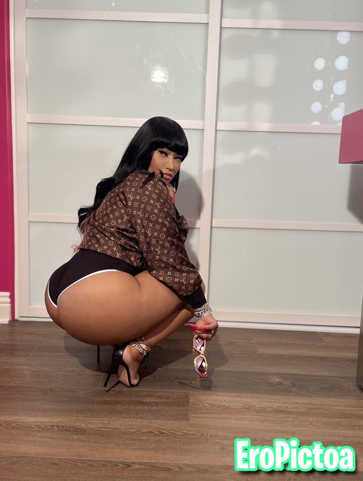 Billie eilish vs nicki minaj photo - Part 3