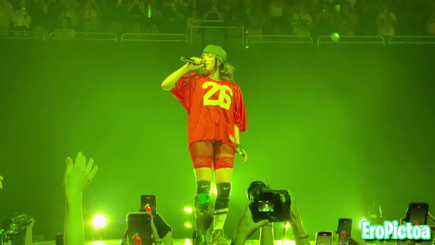 Billie Eilish - hit me hard and soft tour - Quebec photo featuring white