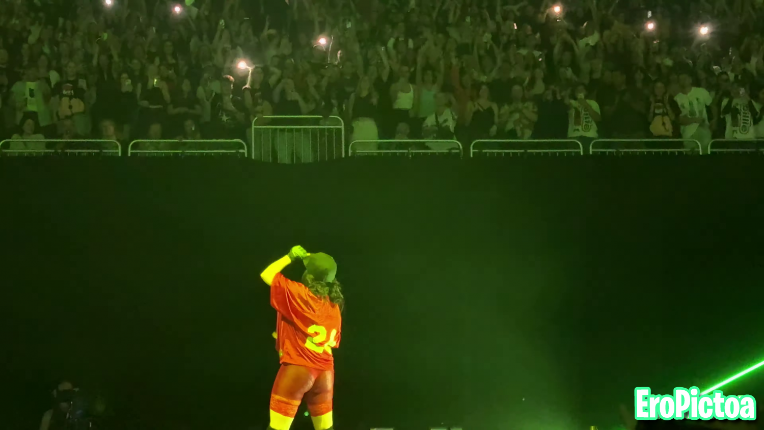 Billie Eilish - hit me hard and soft tour - Quebec photo featuring Billie