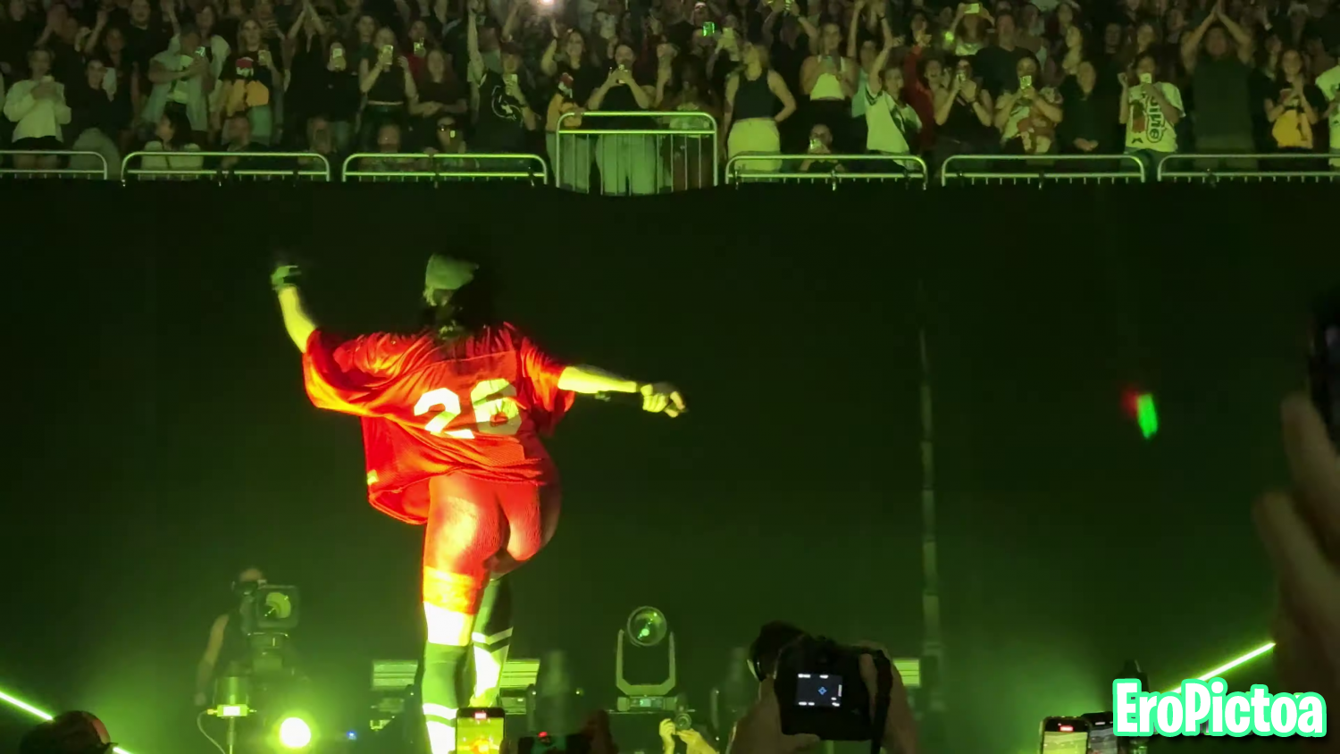 Billie Eilish - hit me hard and soft tour - Quebec photo featuring eilish