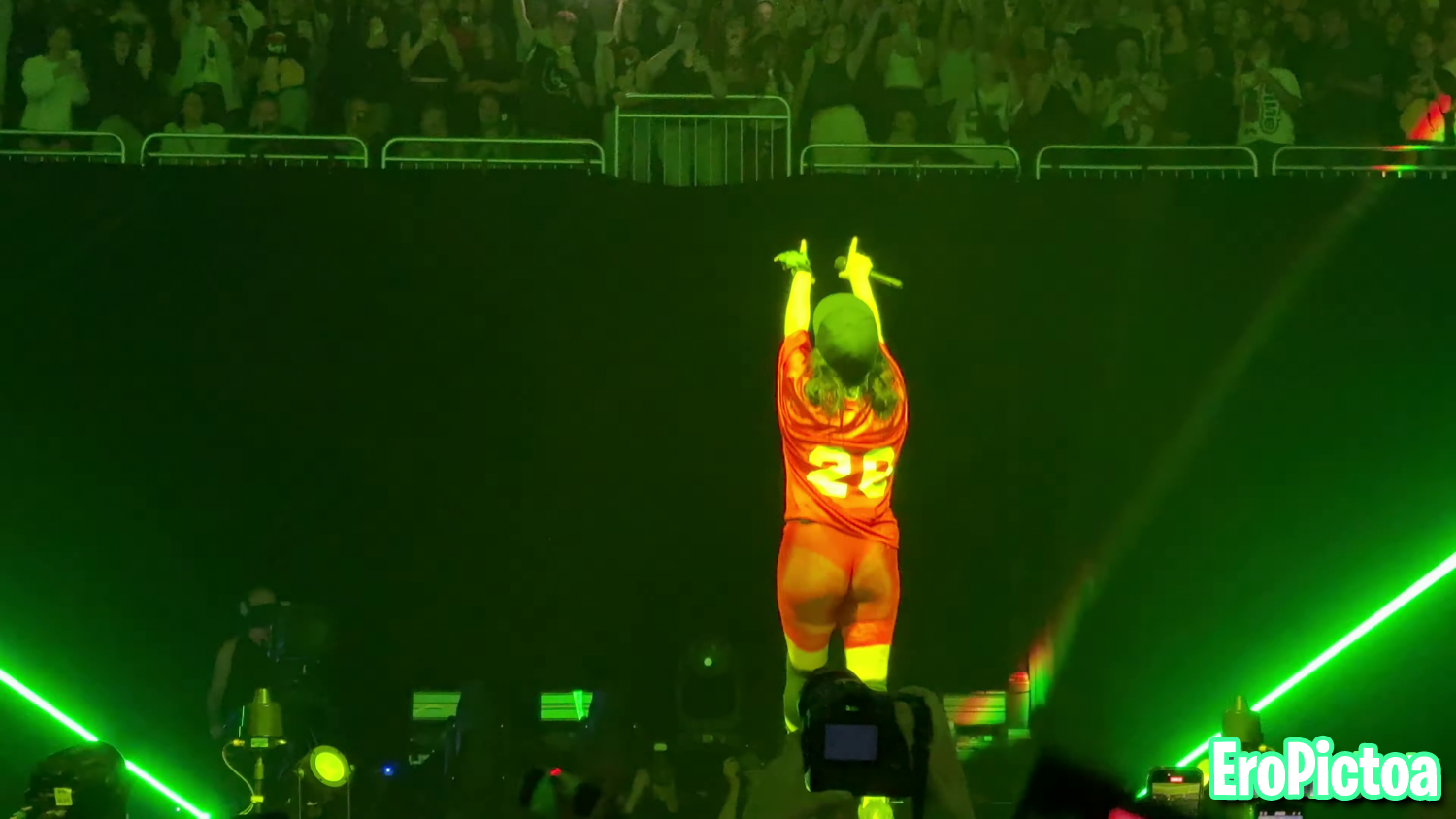 Billie Eilish - hit me hard and soft tour - Quebec photo featuring big tits