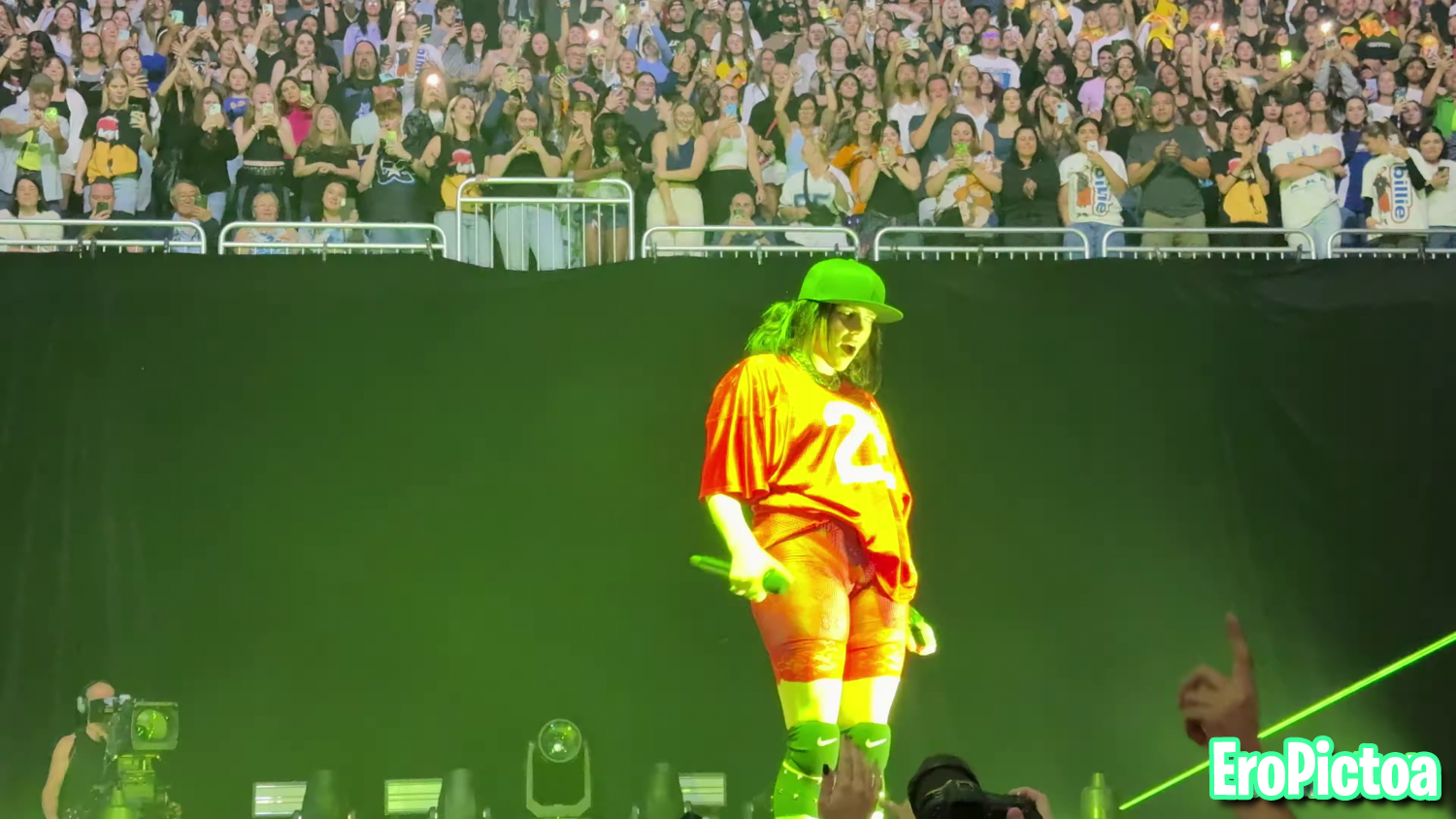 Billie Eilish - hit me hard and soft tour - Quebec photo featuring singer