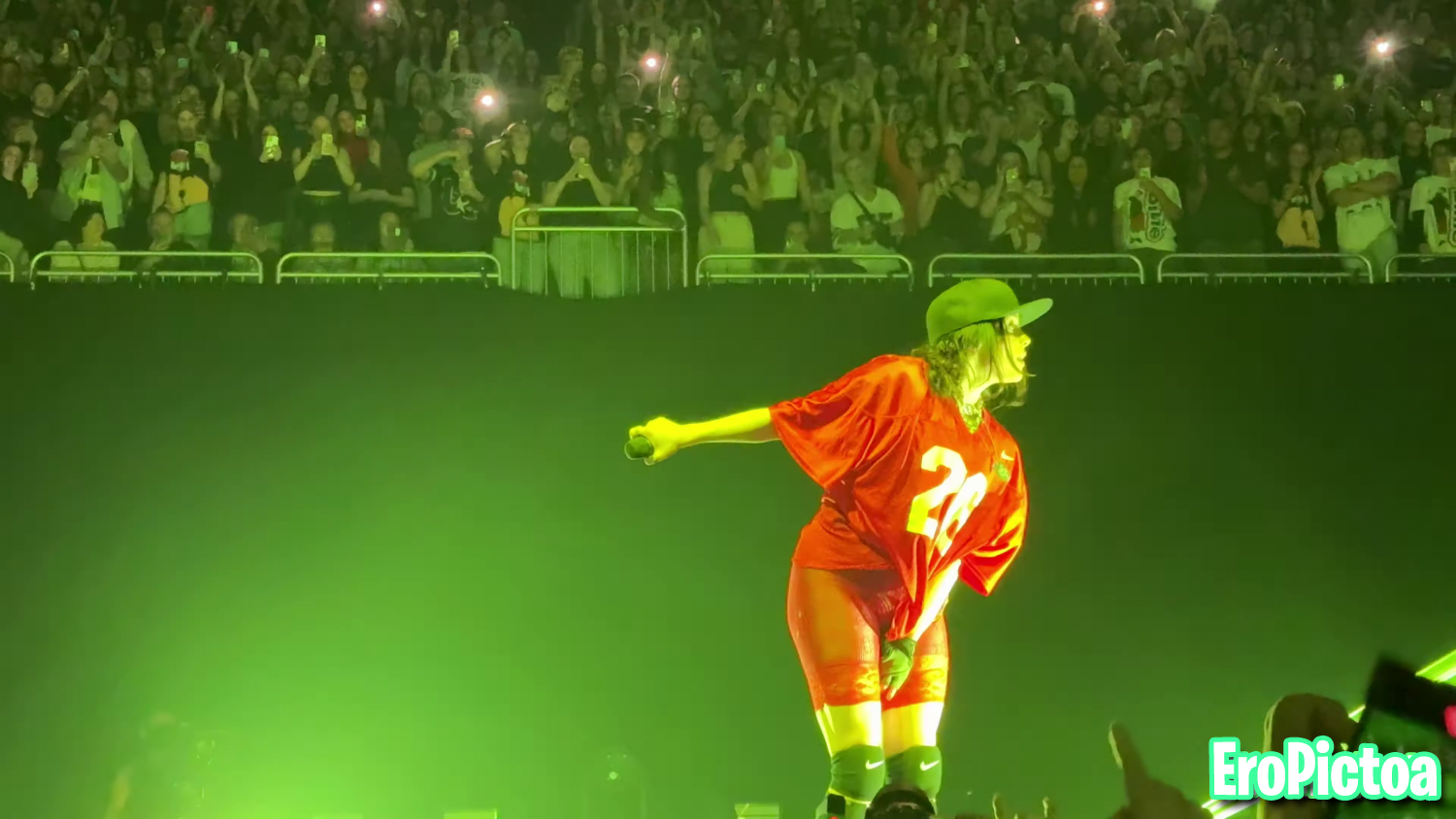 Billie Eilish - hit me hard and soft tour - Quebec photo featuring emo