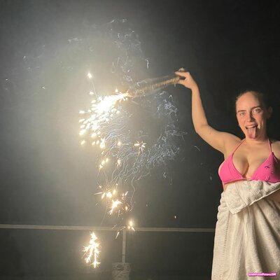 Thumbnail for Billie Eilish Flaunting her tiddies in pink bikini