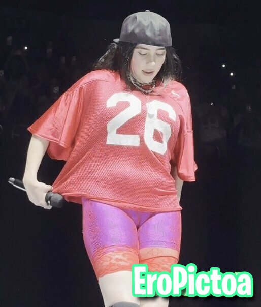 Billie Eilish ass and cameltoe! photo - Part 9