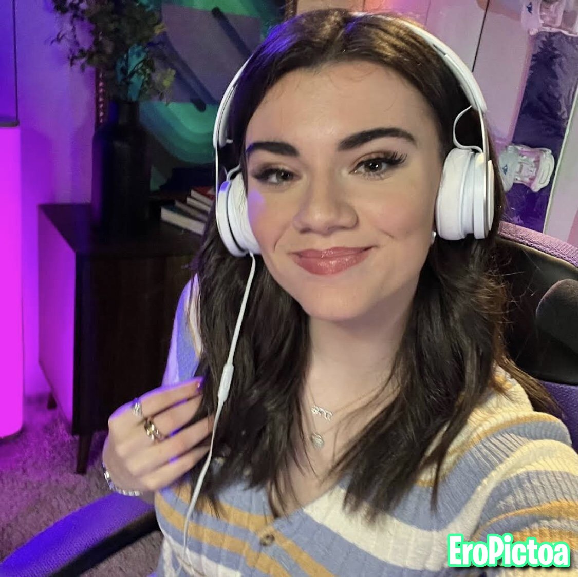 Billie eilish vs Brett cooper photo - Part 22