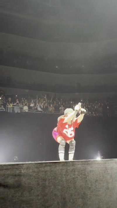 Thumbnail for Billie Eilish cameltoe and ass