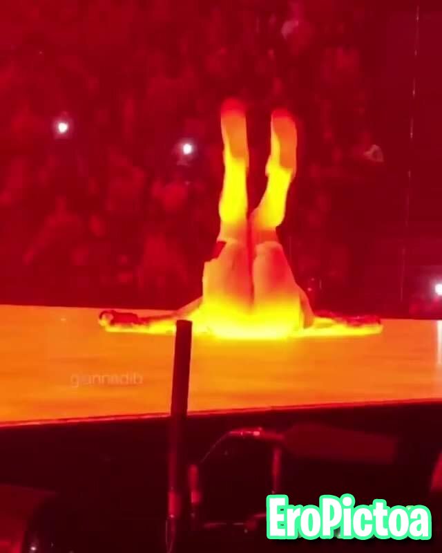 Billie Eilish photo featuring ass - Part 4