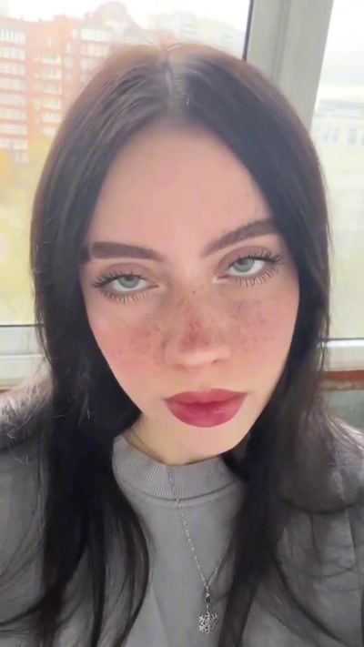 Thumbnail for I thought she was Billie Eilish at first 😂