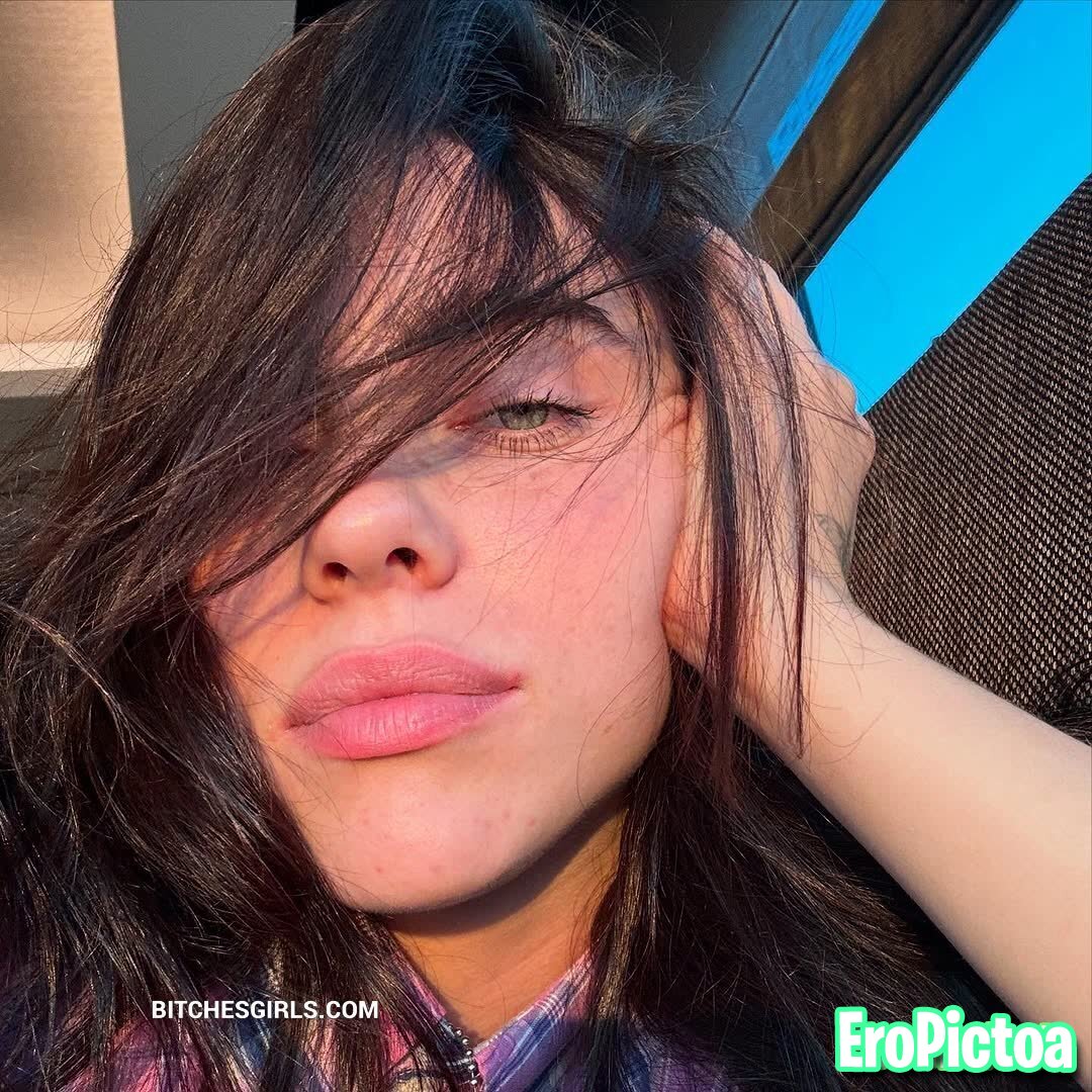 Billie Eilish Vol.18 photo featuring feet