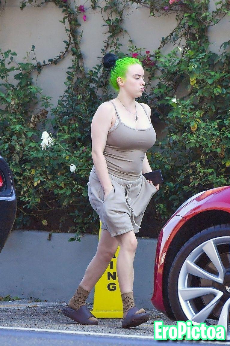 Billie Eilish Vol.16 photo featuring feet - Part 7