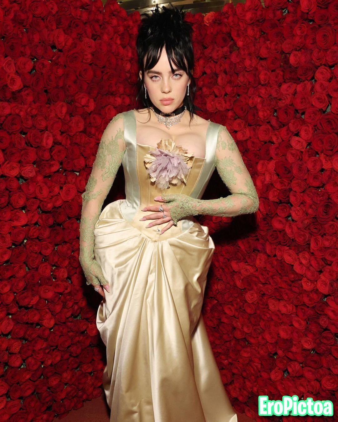 Billie Eilish photo featuring large boobs - Part 11