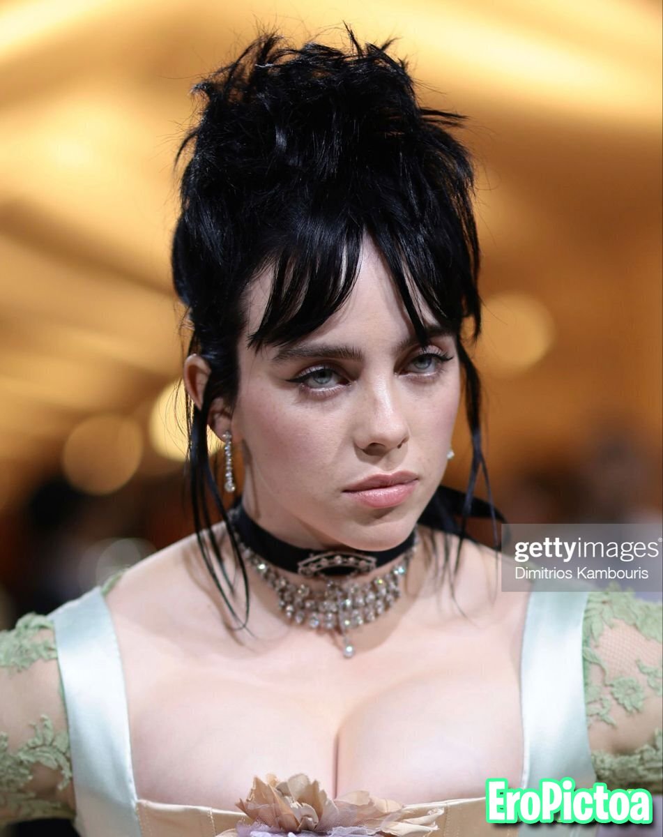 Billie Eilish photo featuring large boobs - Part 33