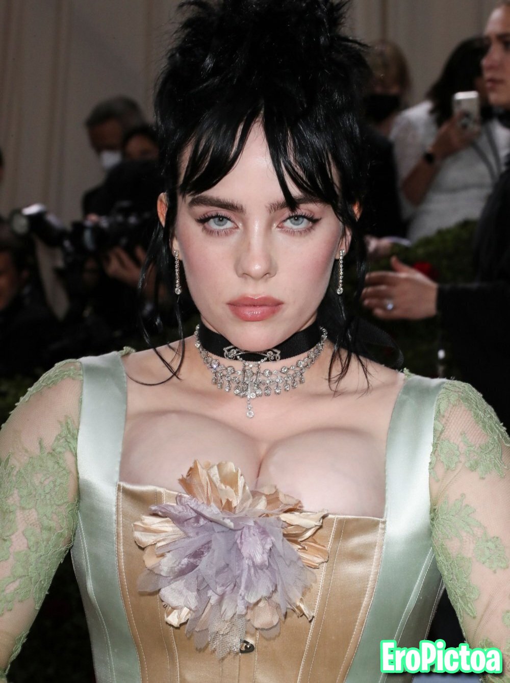 Billie Eilish photo featuring cleavage - Part 39