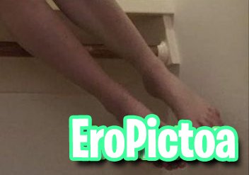 Billie Eilish feet photo featuring billie eilish - Part 1