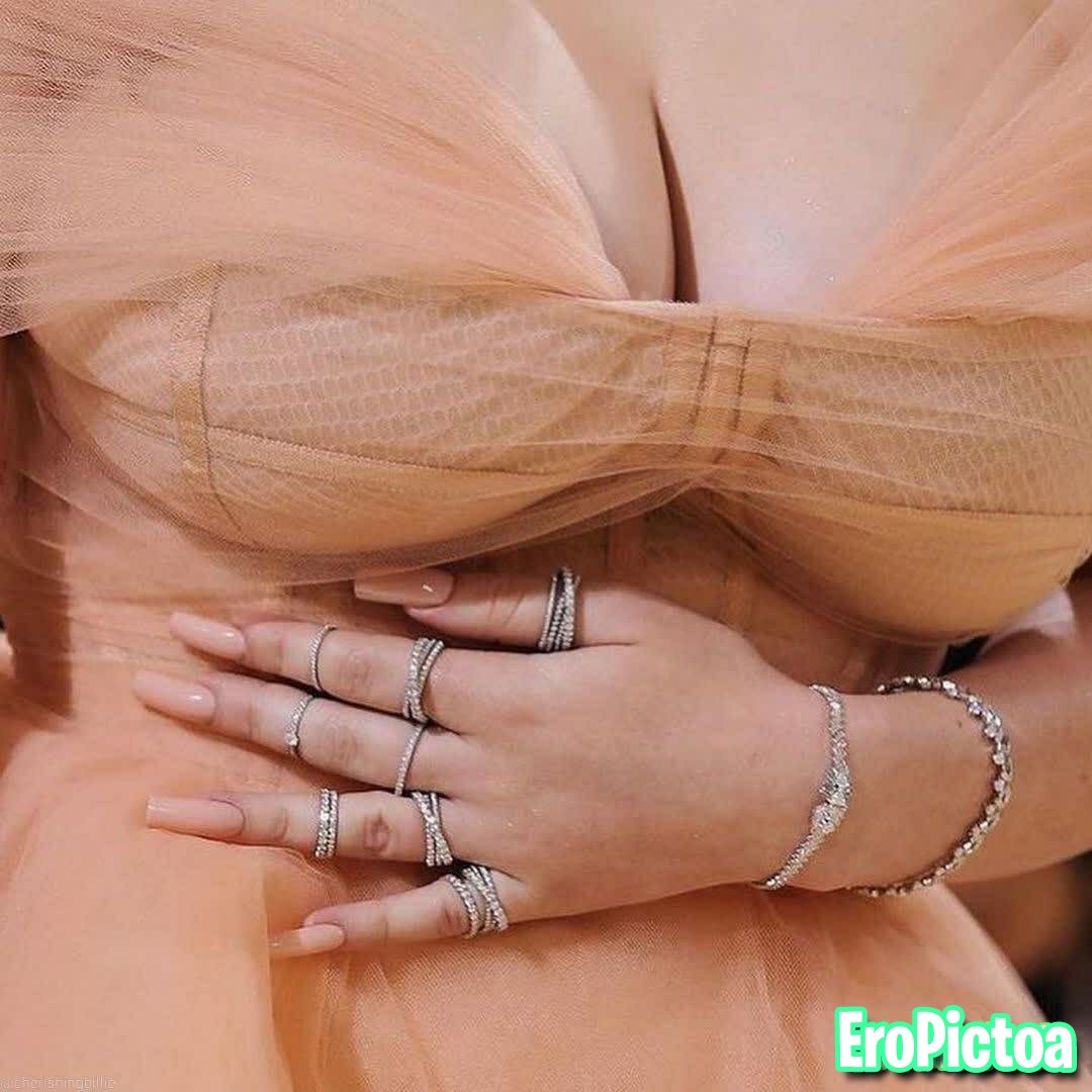 Billie Eilish shit photo featuring Eilish - Part 34
