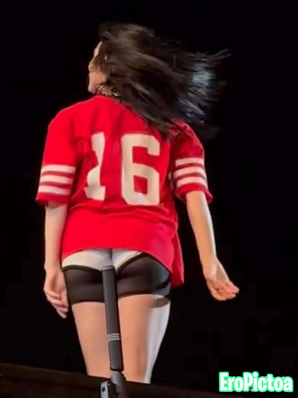 Billie Eilish shit photo featuring tits - Part 37