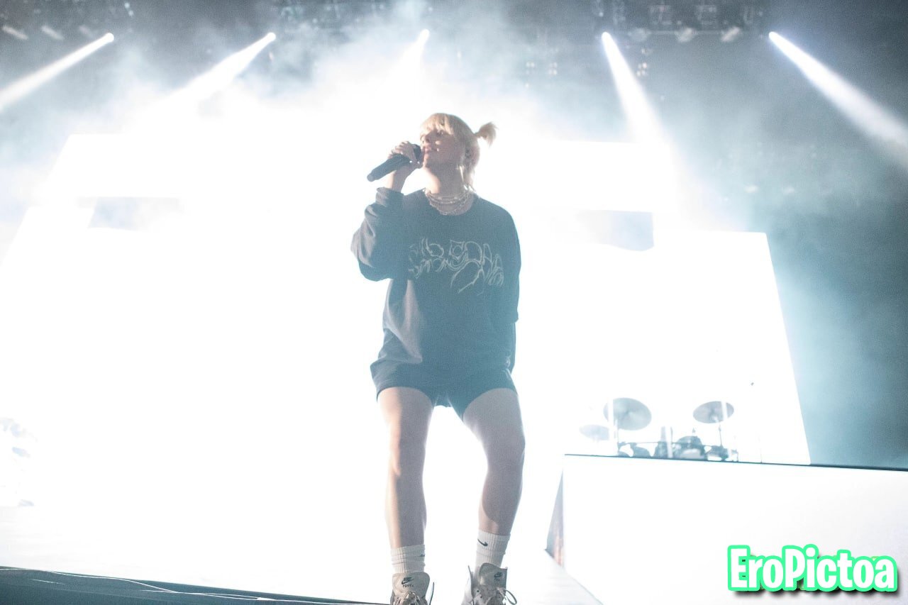 Billie Eilish shit photo featuring big tits - Part 52