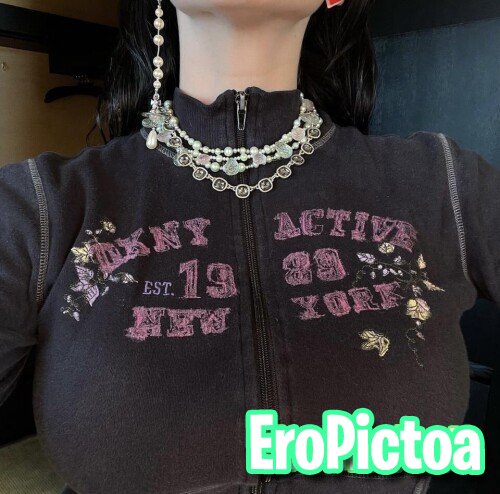 Billie Eilish photo featuring singer - Part 36