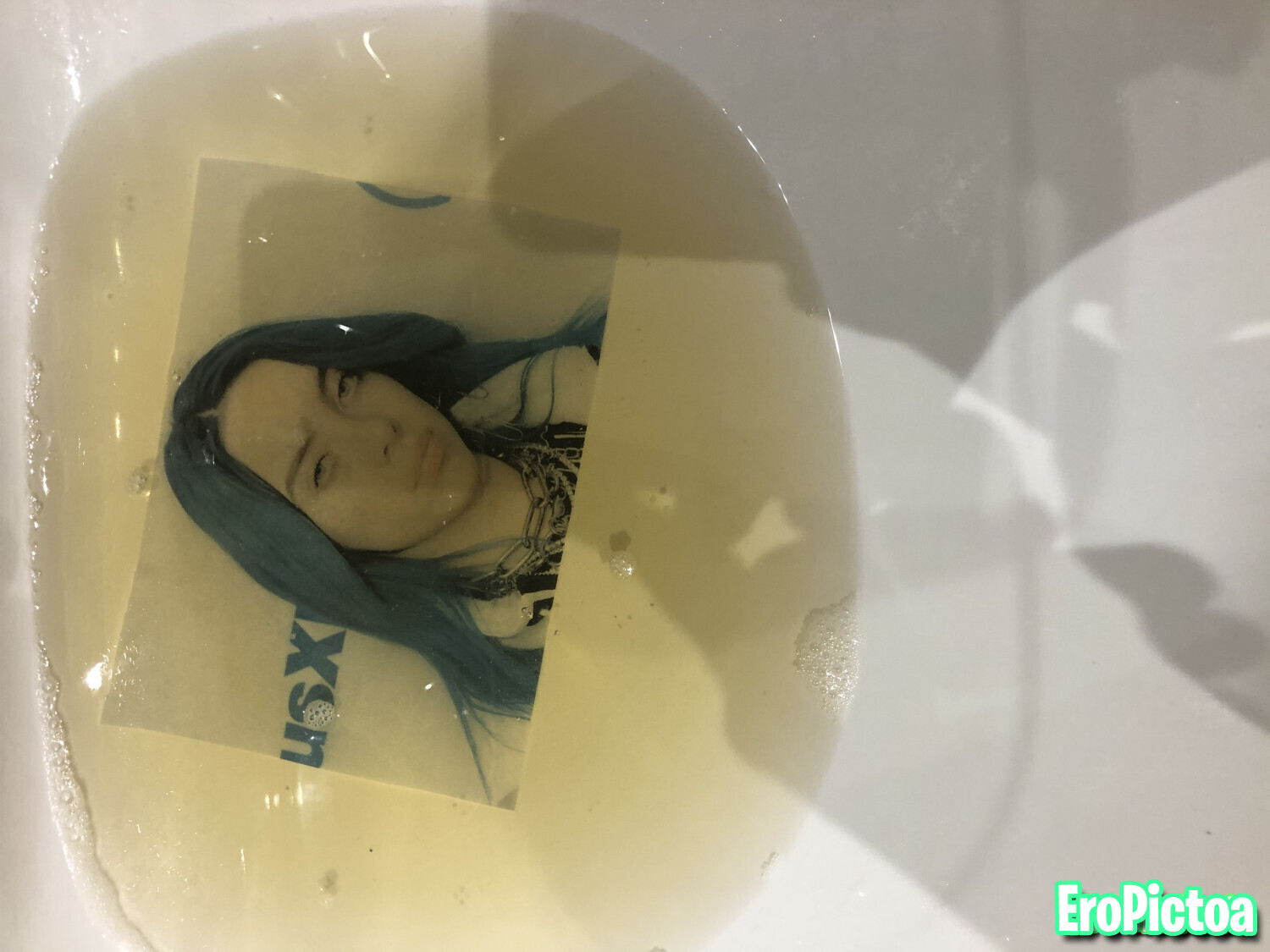 Billie Eilish piss tribute photo - Part 9